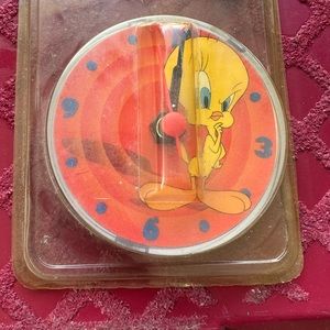 NEW TWEETY LOONEY TUNES QUARTZ CLOCK